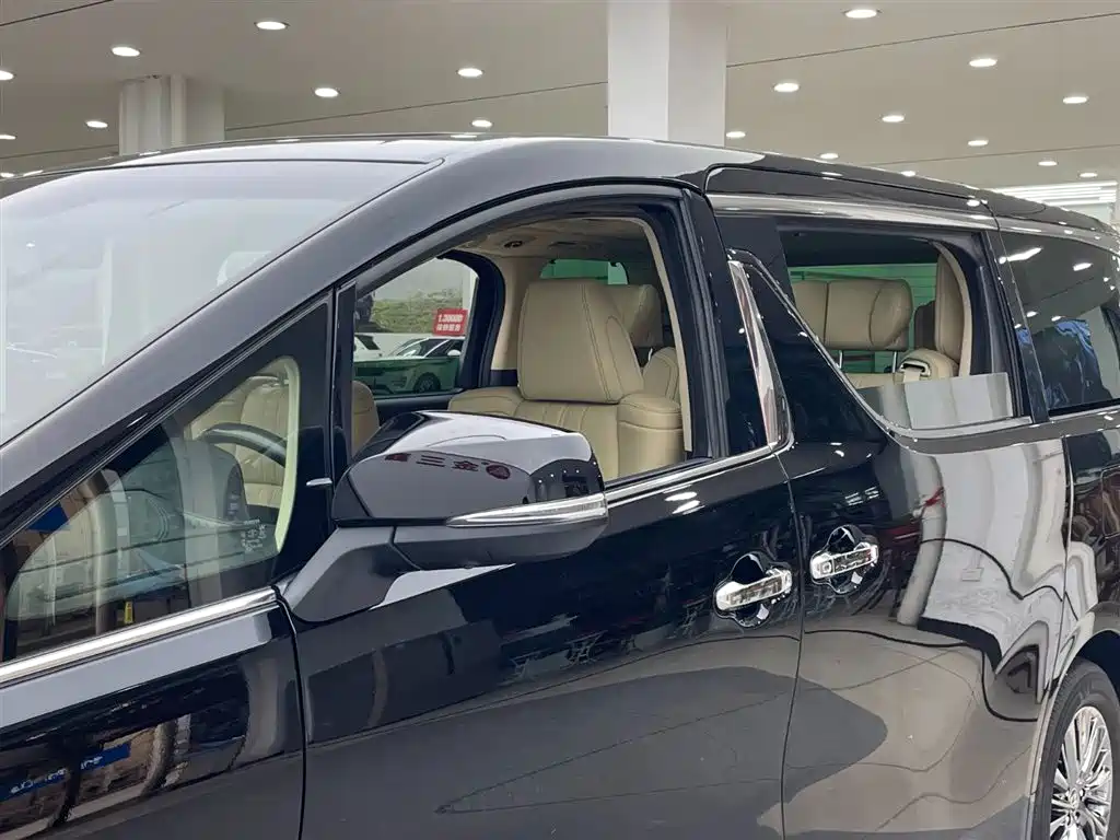 Toyota Alphard 2023 — фото 7