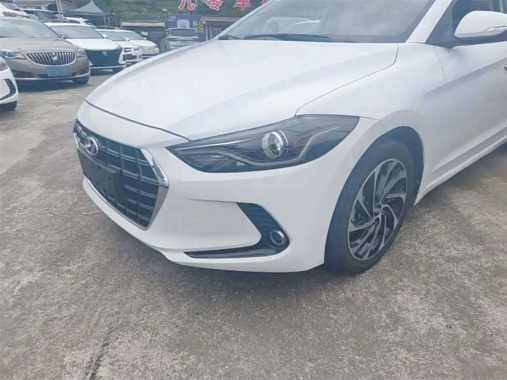 Hyundai Elantra 2019 — фото 24