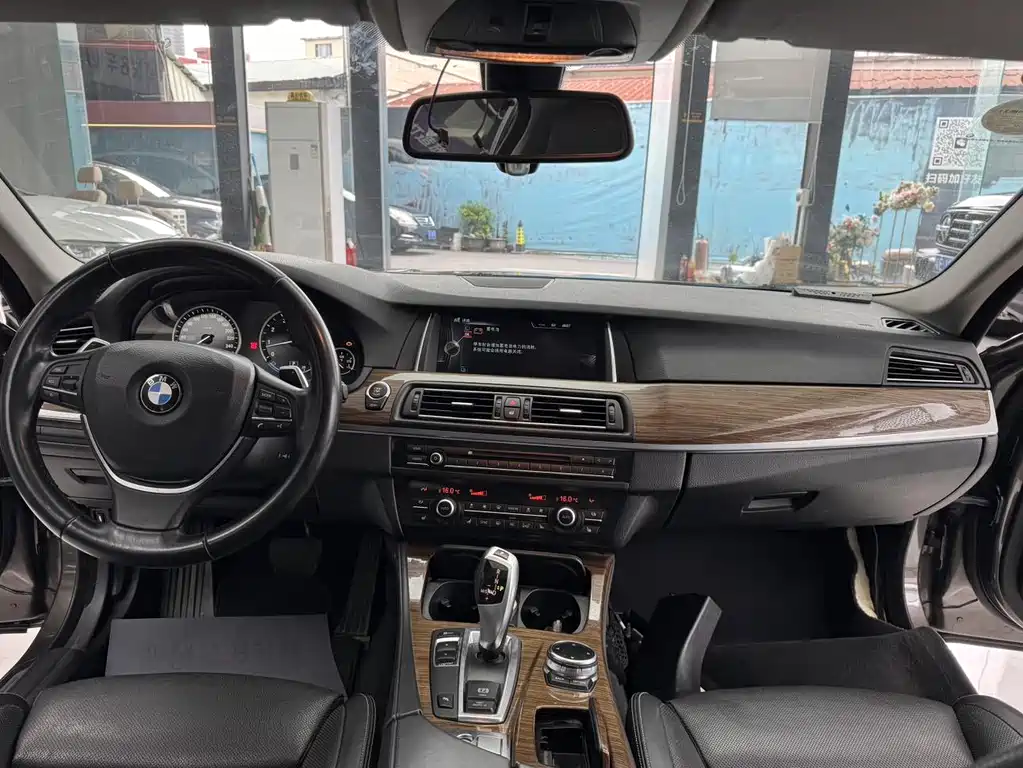 BMW 5 Series 2015 — фото 29