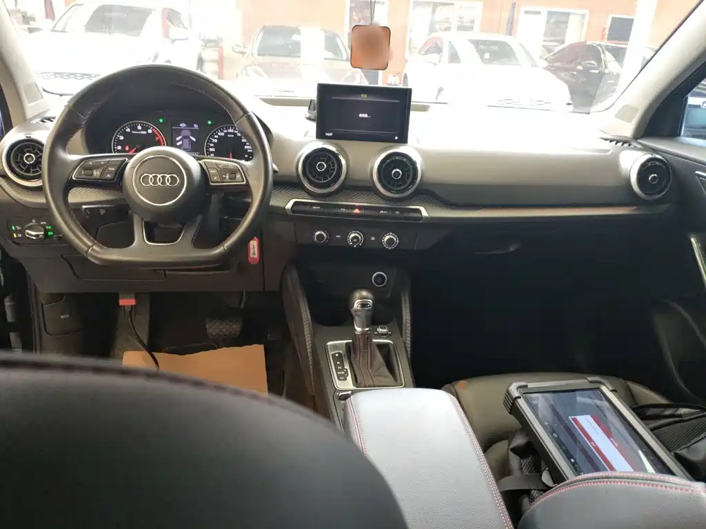 Audi Q2L 2023