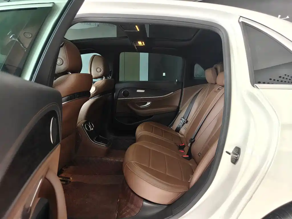 Mercedes-Benz E-Class 2022 — фото 10