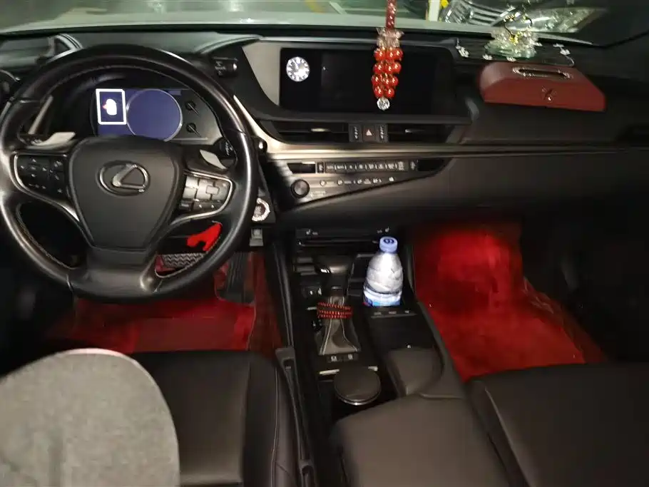 Lexus ES 2020 — фото 12