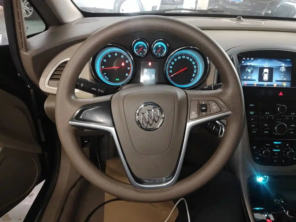 Buick Excelle 2014 — фото 11