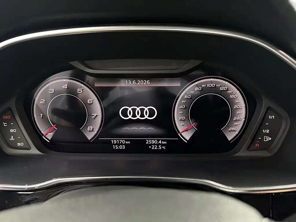 Audi Q3 2021 — фото 14