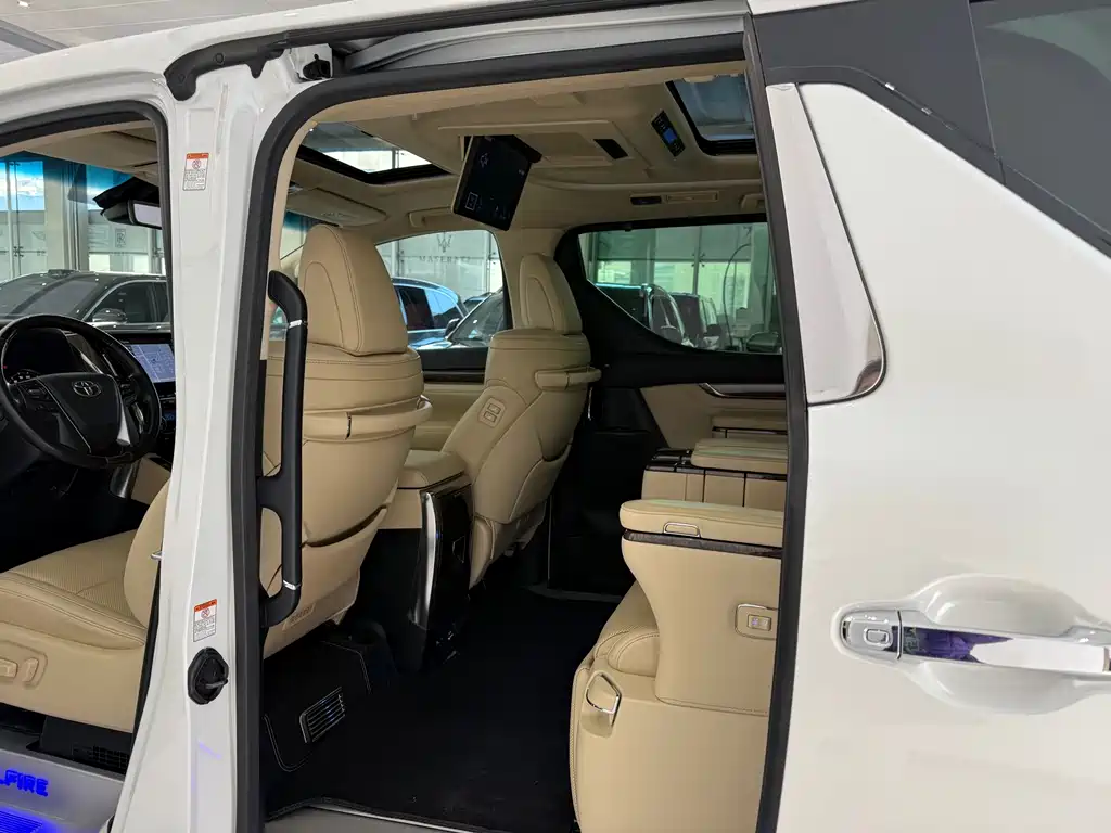 Toyota Vellfire 2021 — фото 9
