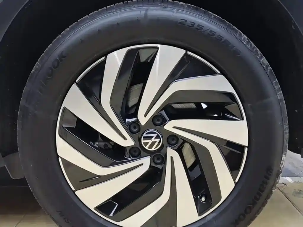 Volkswagen Tiguan L 2023 — фото 11