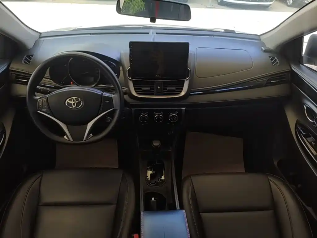 Toyota Yaris L 2022