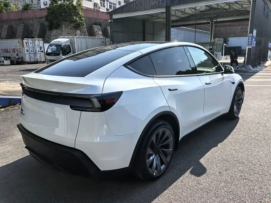 Tesla Model Y 2026 — фото 4