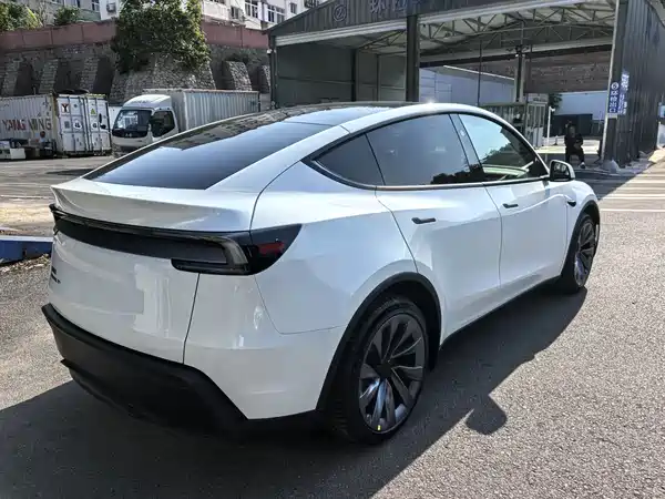 Tesla Model Y 2026