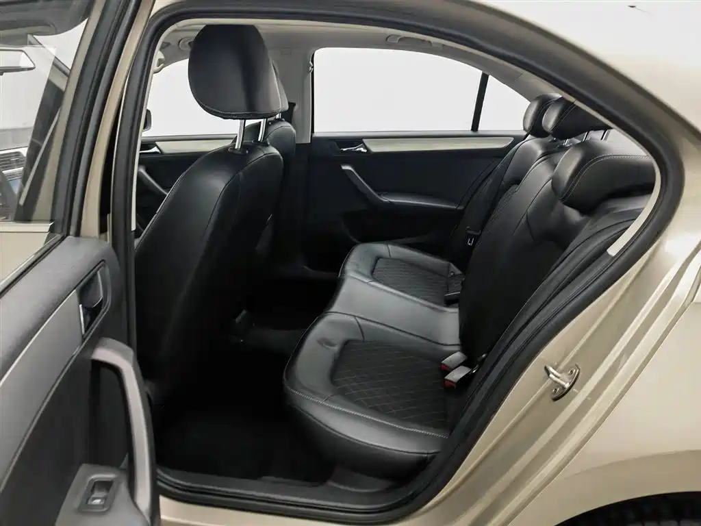 Skoda Rapid 2018 — фото 15