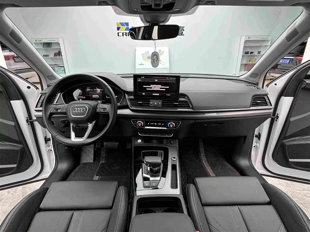Audi Q5L 2023 — фото 11