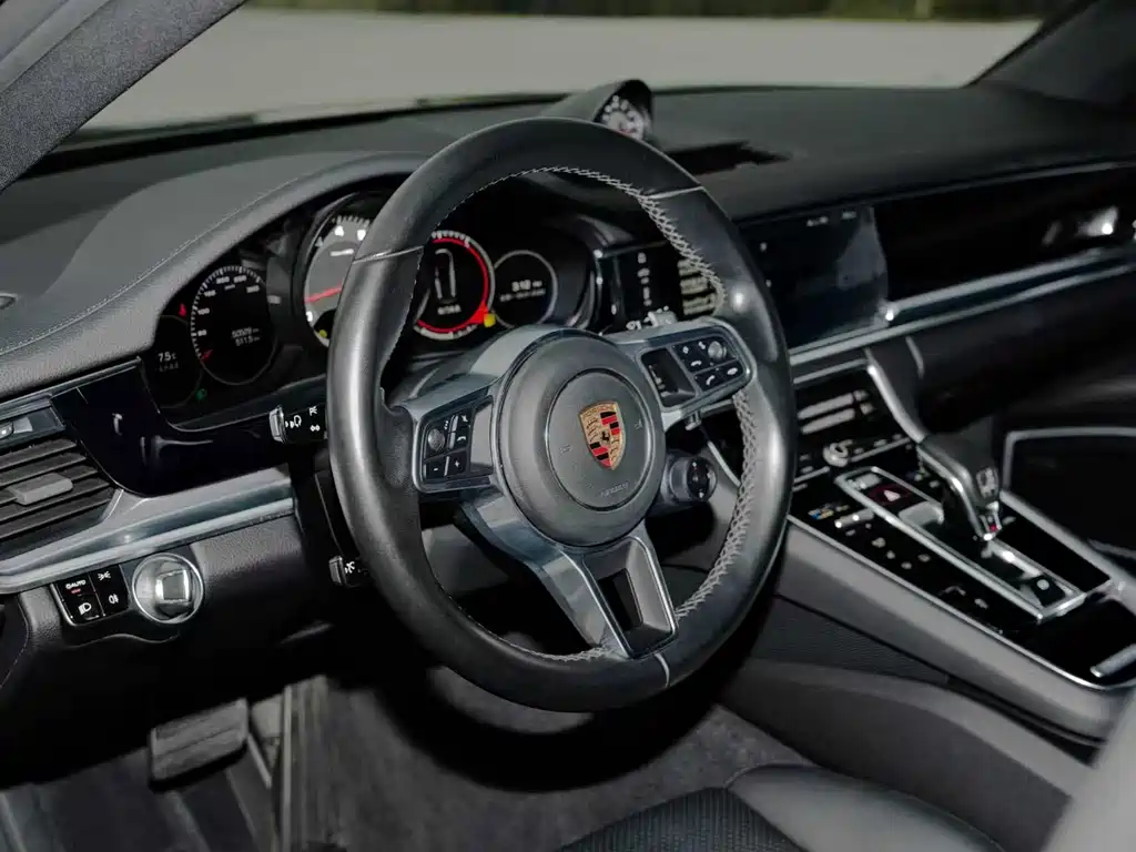 Porsche Panamera 2018 — фото 10