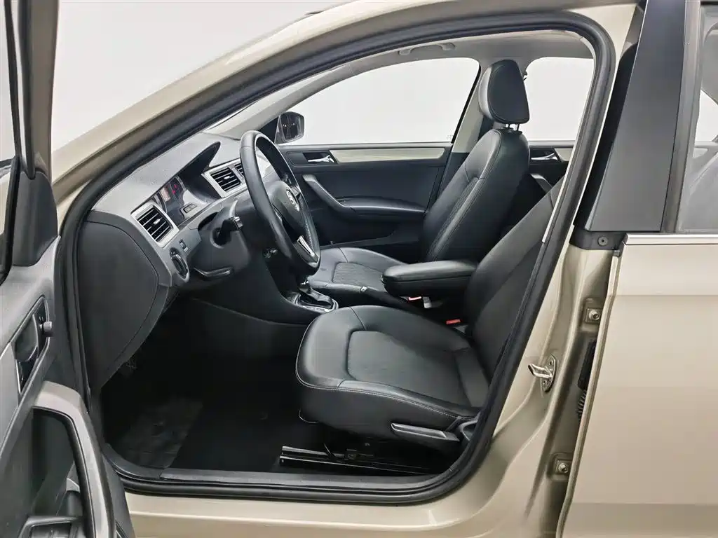 Skoda Rapid 2018 — фото 10