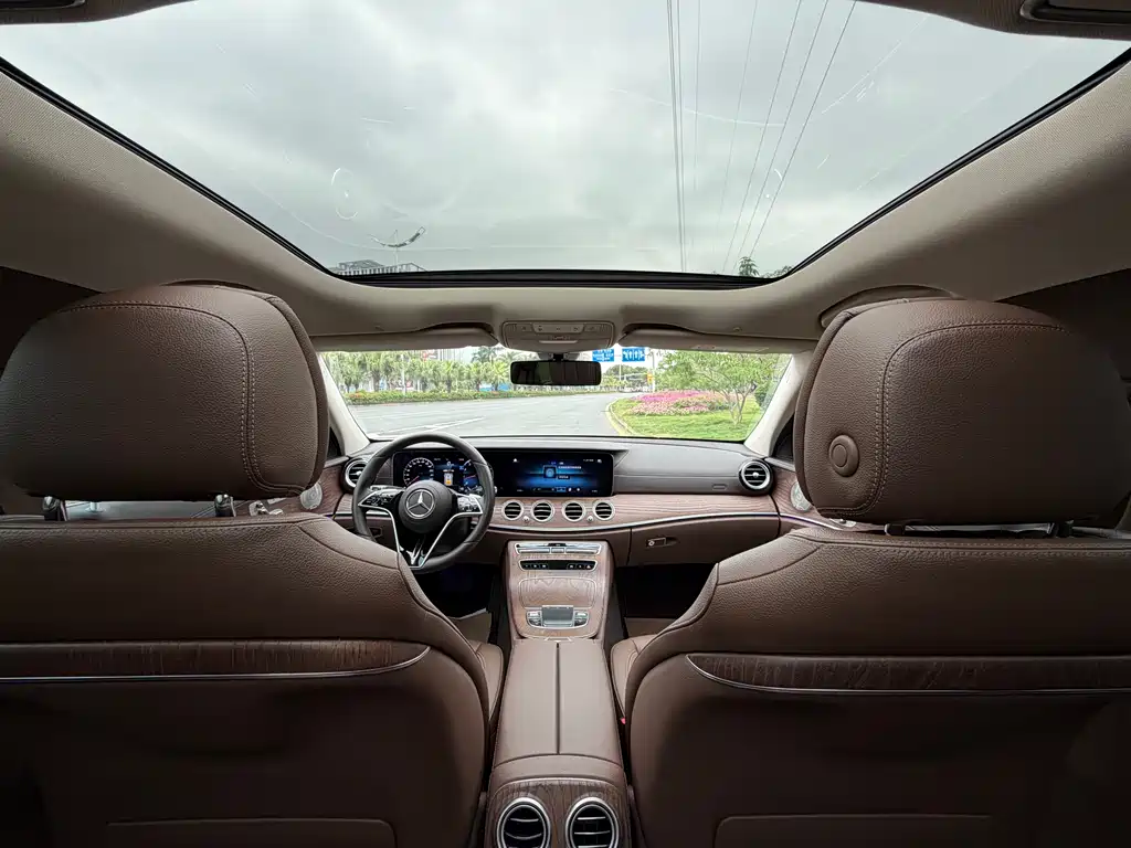 Mercedes-Benz E-Class 2022 — фото 13