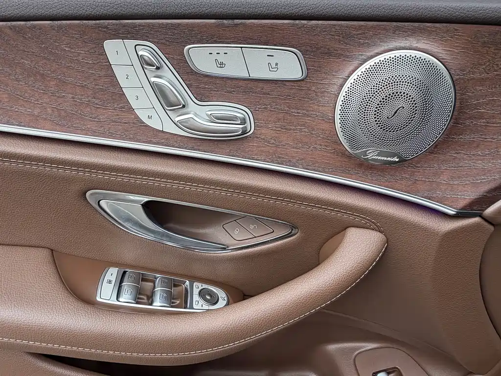 Mercedes-Benz E-Class 2022 — фото 18