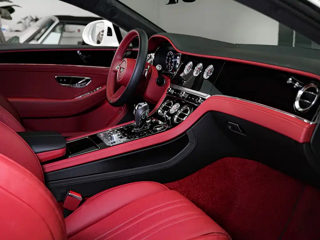 Bentley Continental 2022 — фото 15