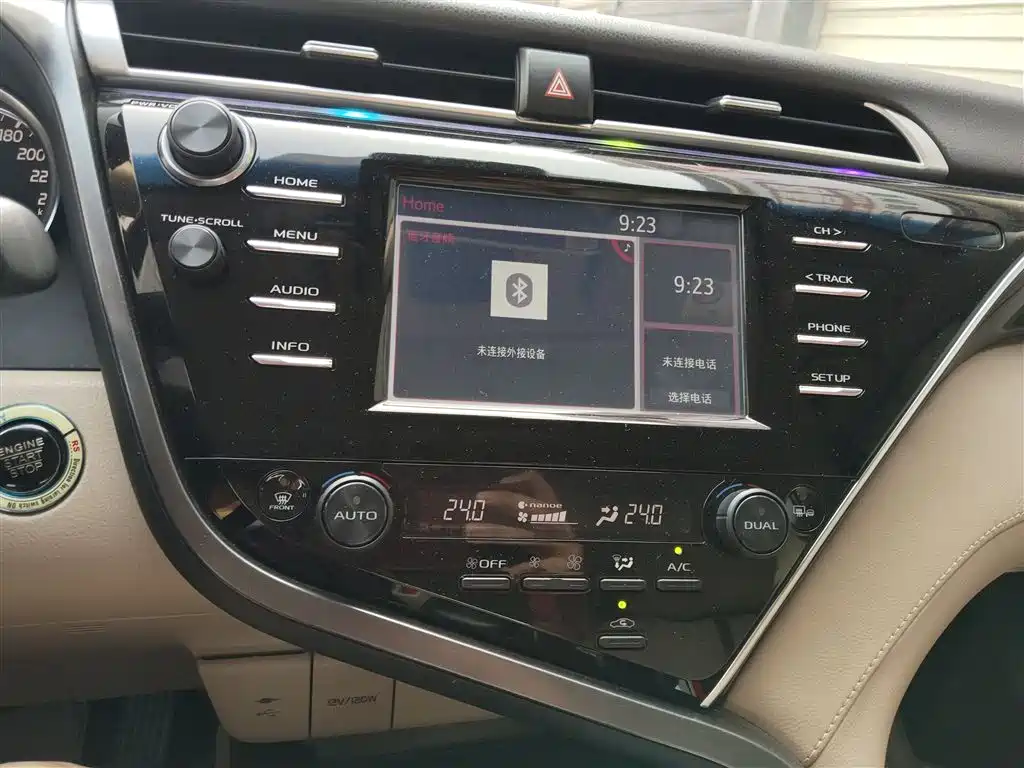 Toyota Camry 2018 — фото 13