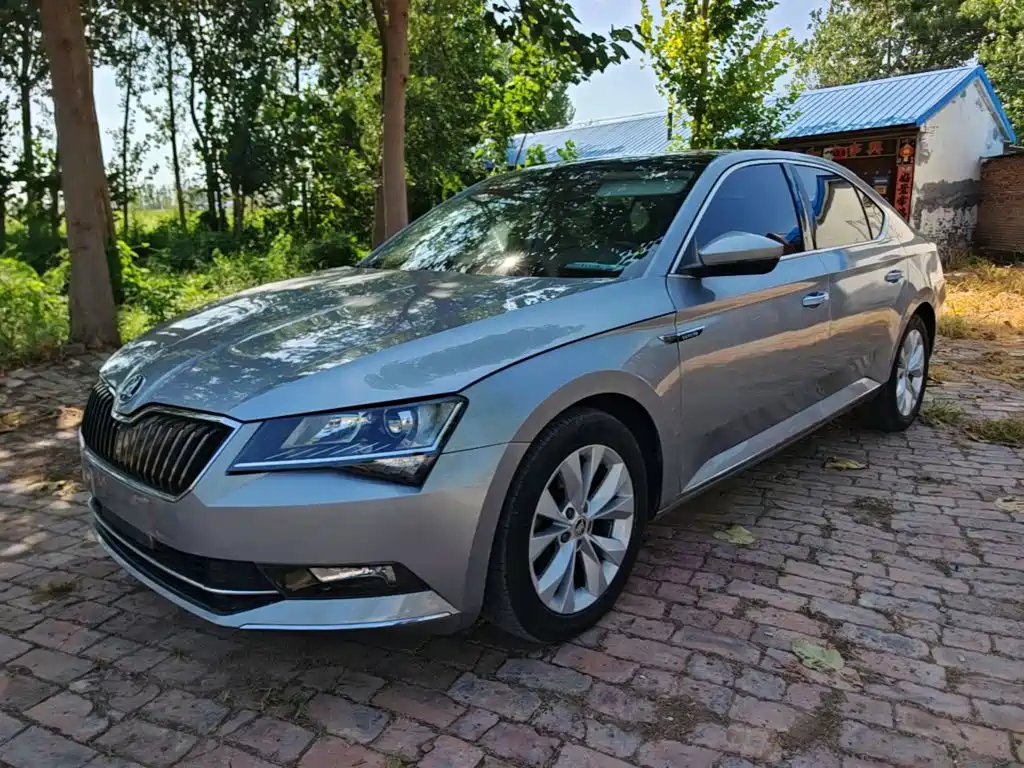 Skoda Superb 2018 — фото 2