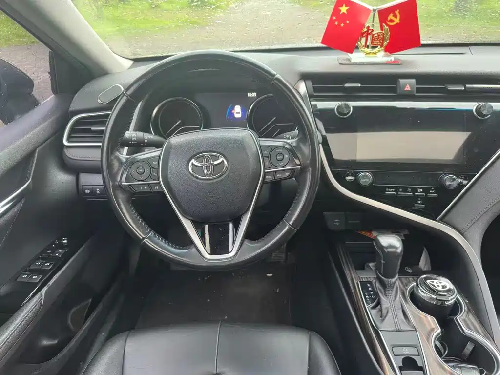 Toyota Camry 2019 — фото 6