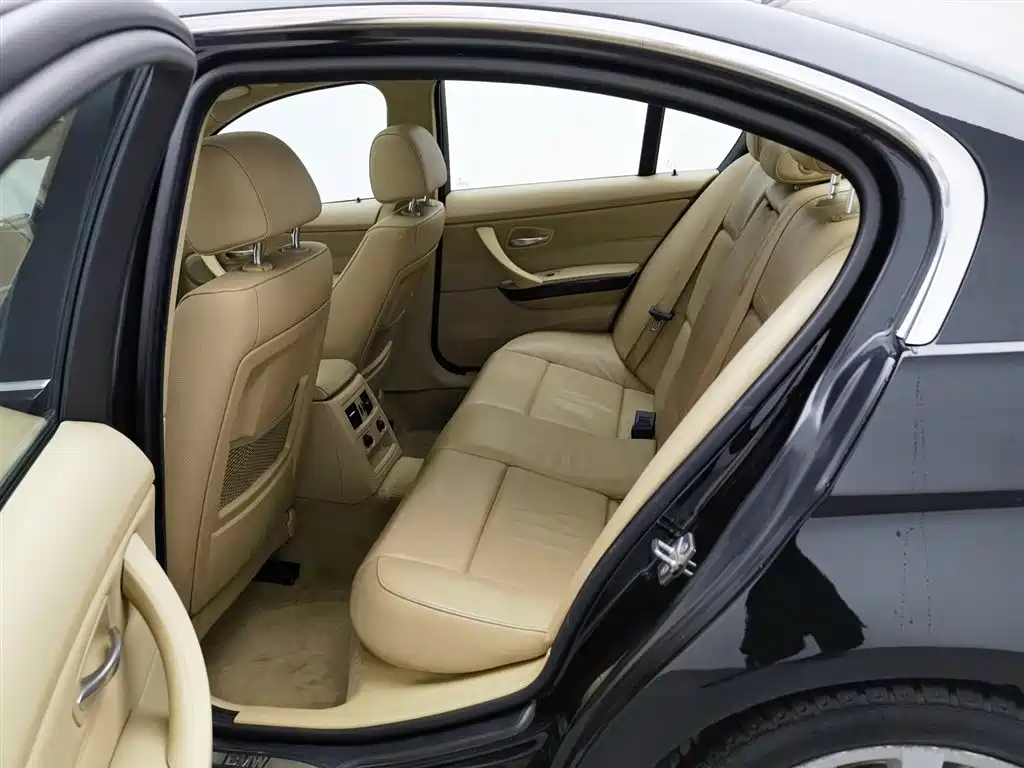 BMW 3 Series 2010 — фото 15