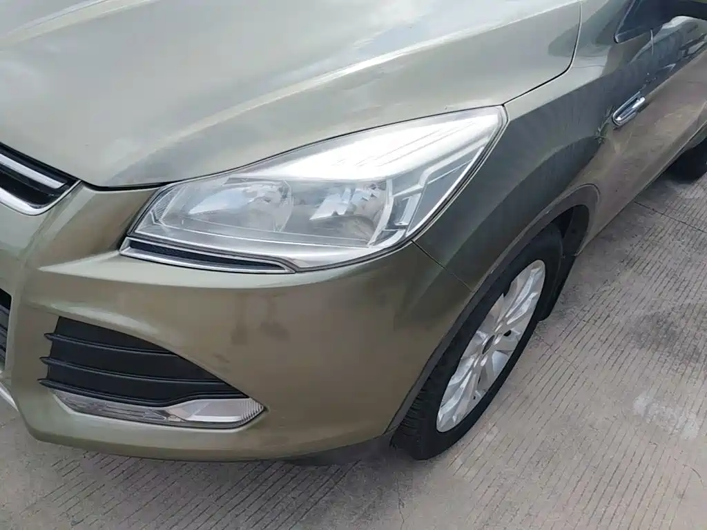 Ford Kuga 2015 — фото 24