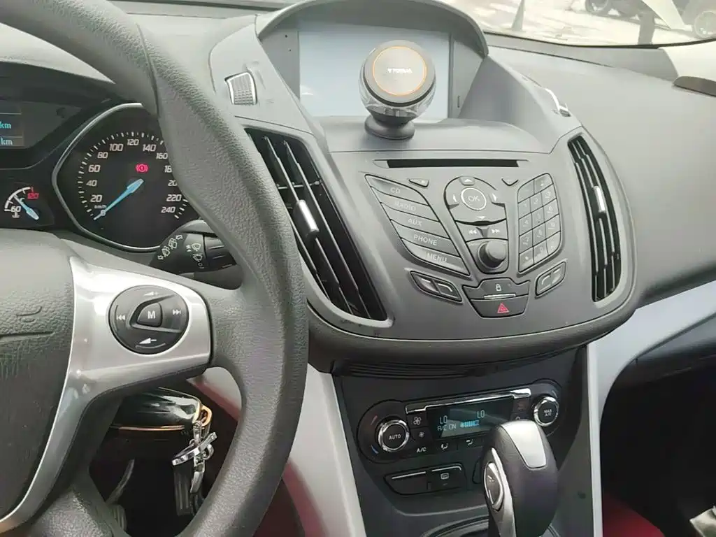 Ford Kuga 2015 — фото 13