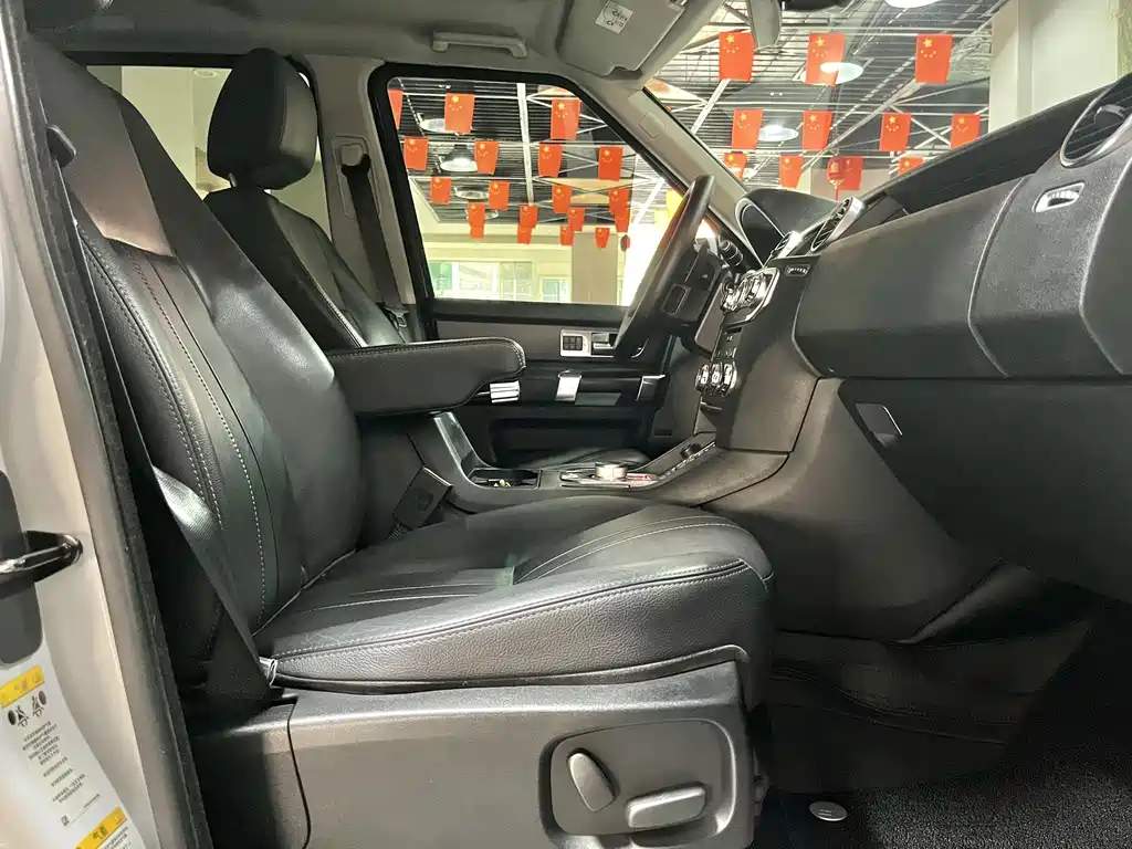 Land Rover Discovery 2017 — фото 13