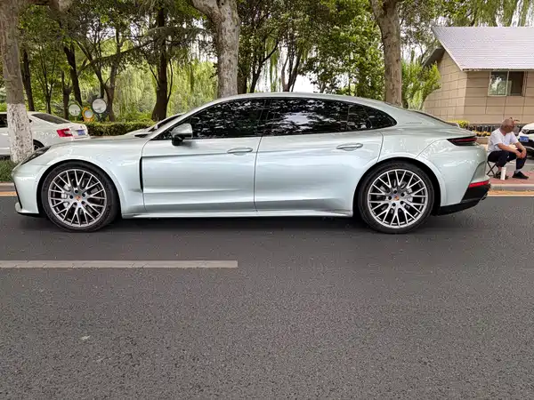 Porsche Panamera 2024