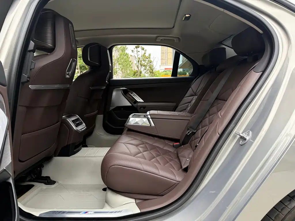 BMW 7 Series 2023 — фото 12
