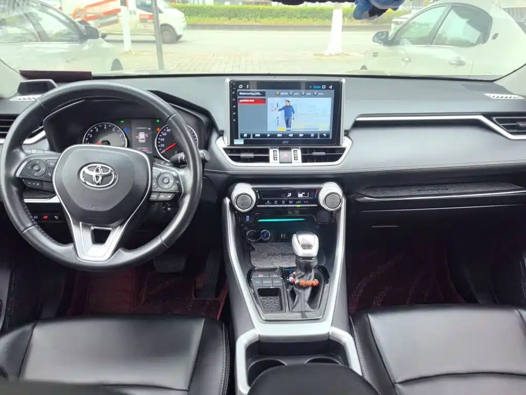 Toyota RAV4 2020 — фото 12