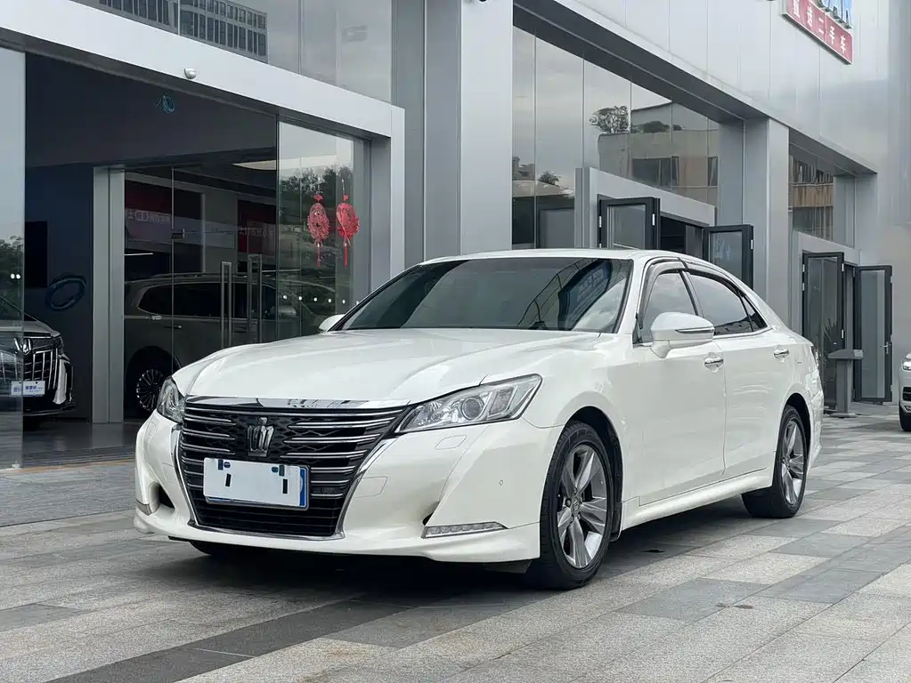 Toyota Crown 2016 — фото 13