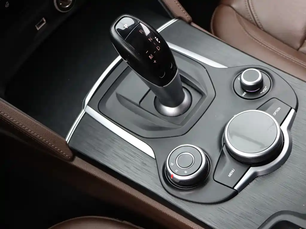 Alfa Romeo Stelvio 2019 — фото 13