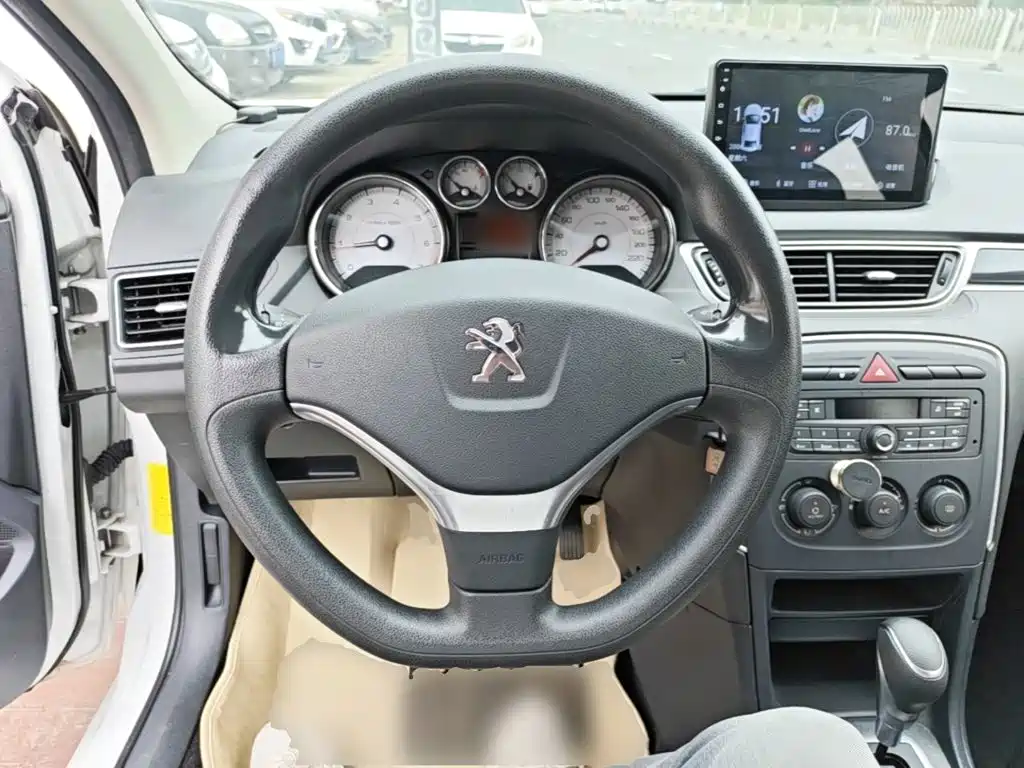 Peugeot 308 2016 — фото 11