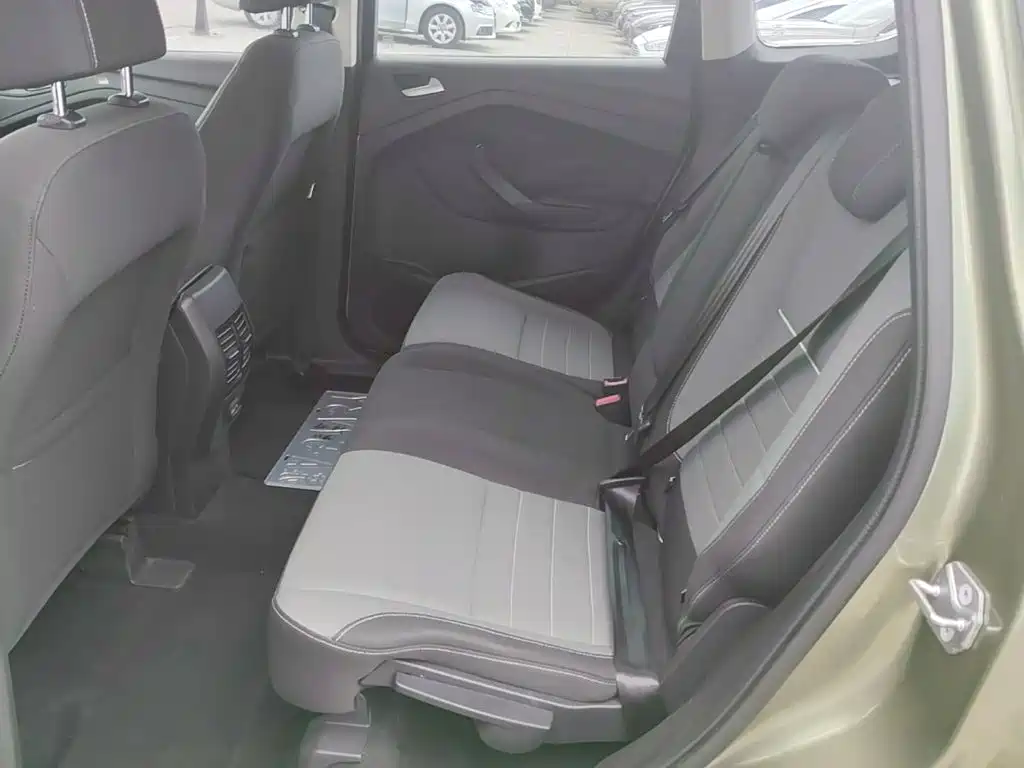 Ford Kuga 2015 — фото 17