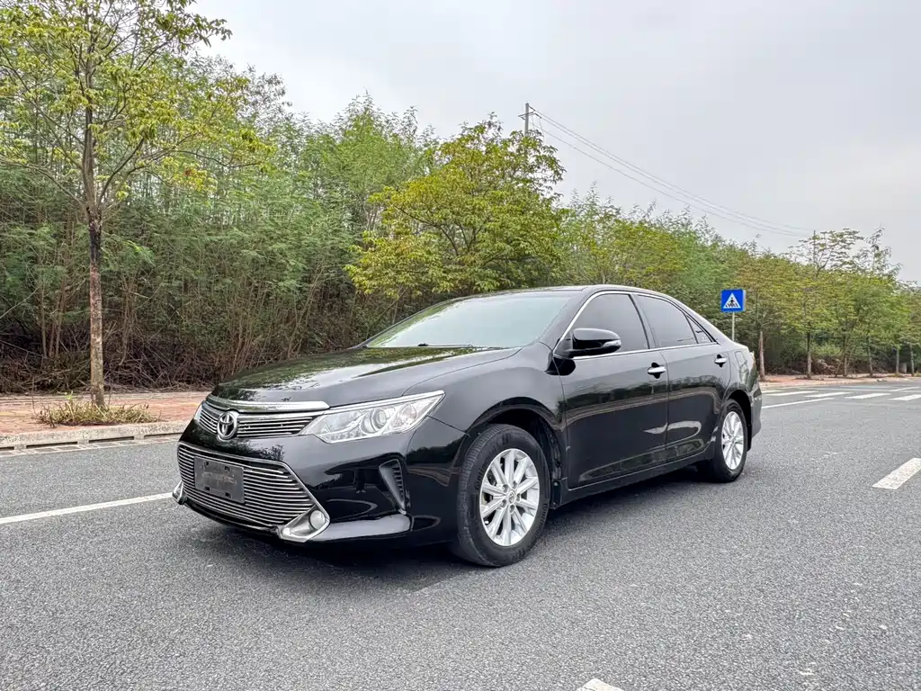 Toyota Camry 2015 — фото 1