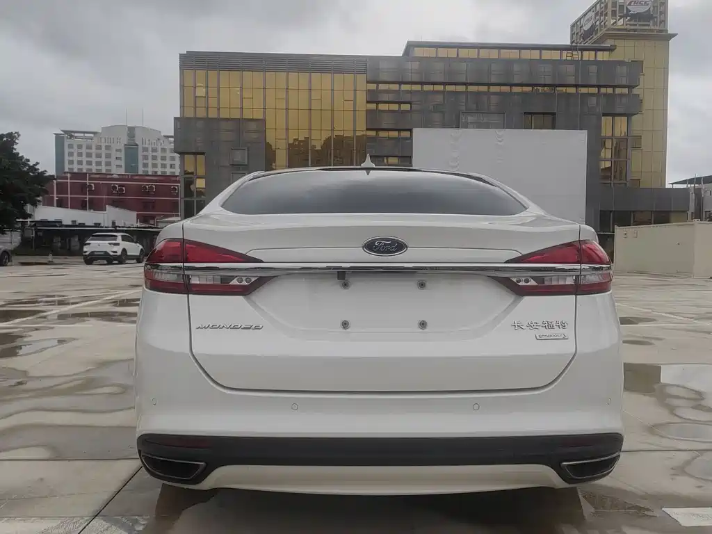 Ford Mondeo 2017 — фото 14