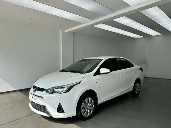 Toyota Yaris L 2022