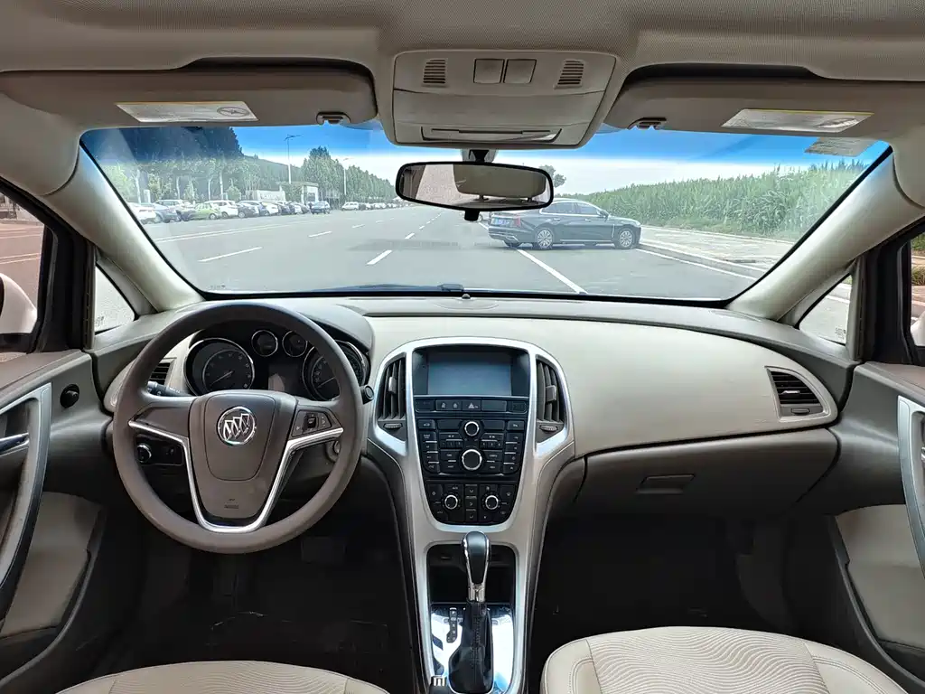 Buick Excelle 2013