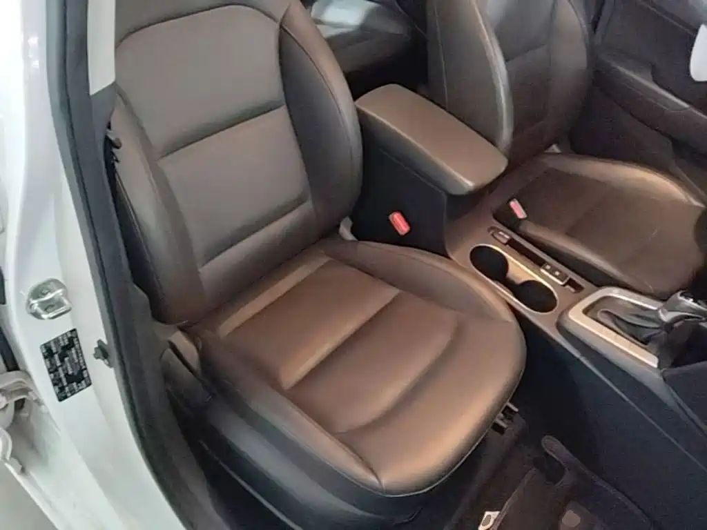Hyundai Elantra 2020 — фото 25