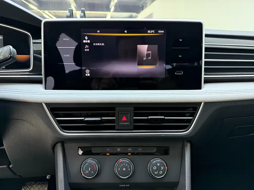 Volkswagen Tiguan L 2022 — фото 10