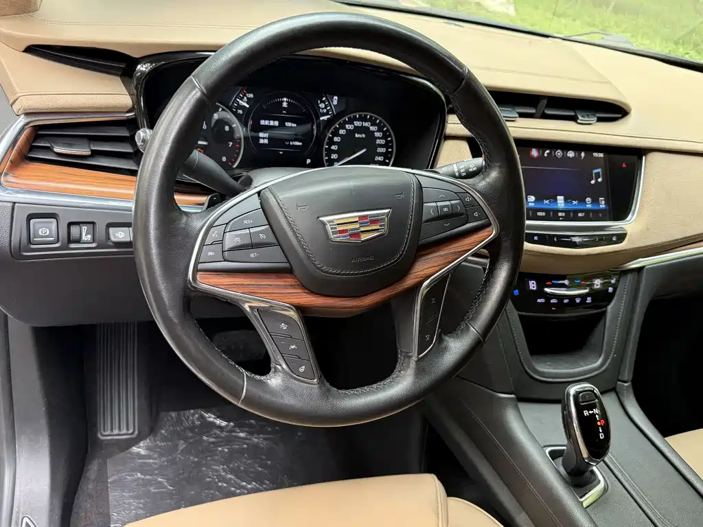 Cadillac XT5 2018 — фото 8