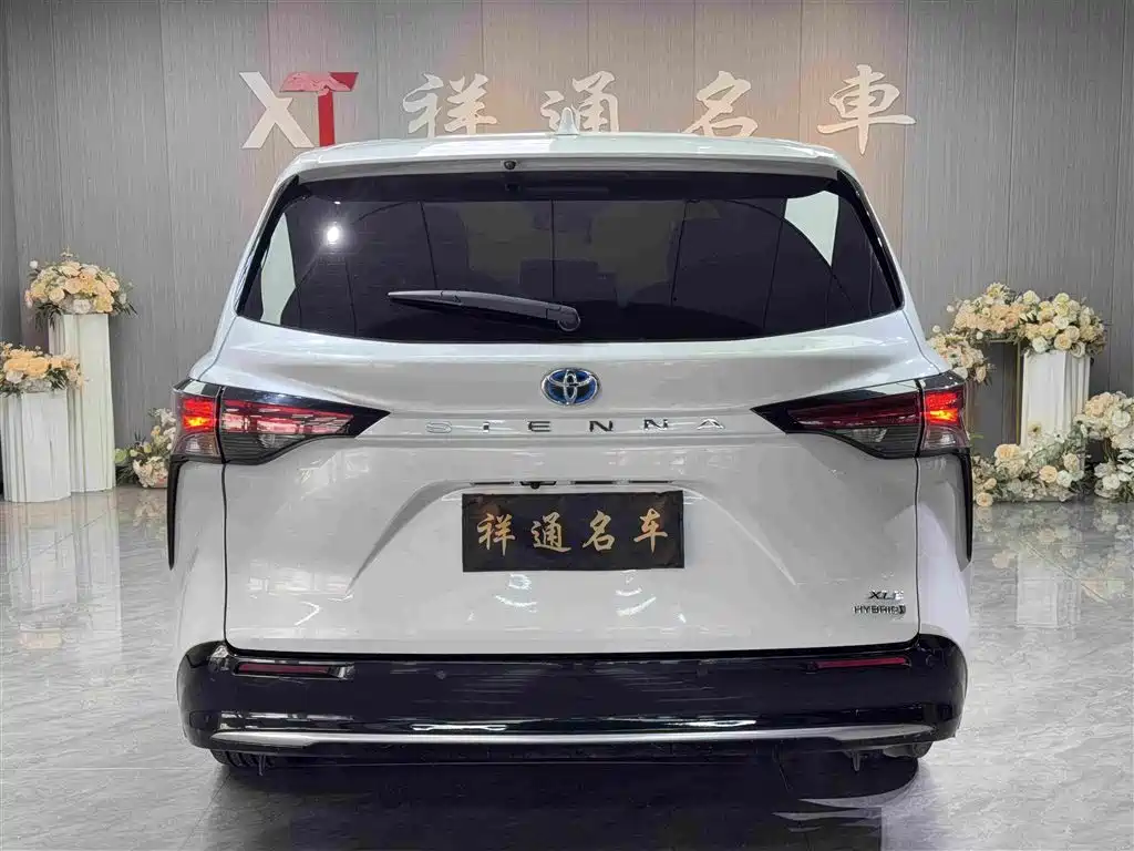 Toyota Sienna 2022 — фото 18