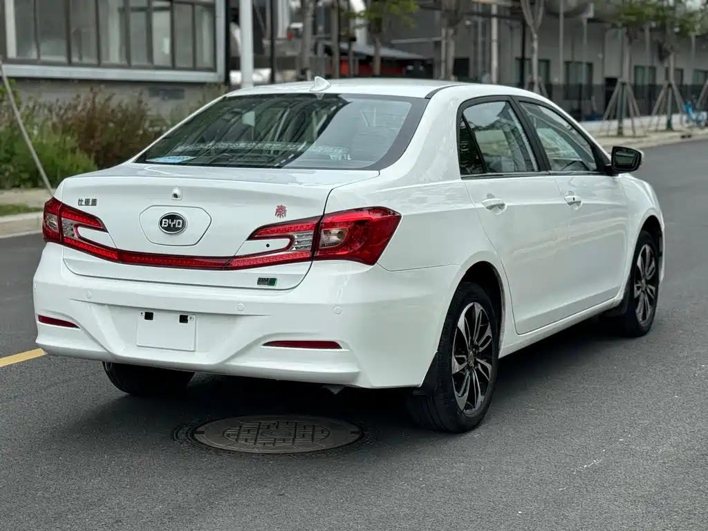 BYD Qin NEV 2015 — фото 8
