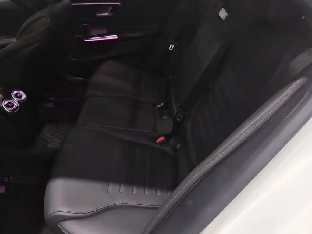 Mercedes-Benz C-Class 2025 — фото 17