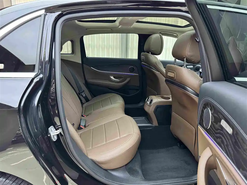 Mercedes-Benz E-Class 2020 — фото 11