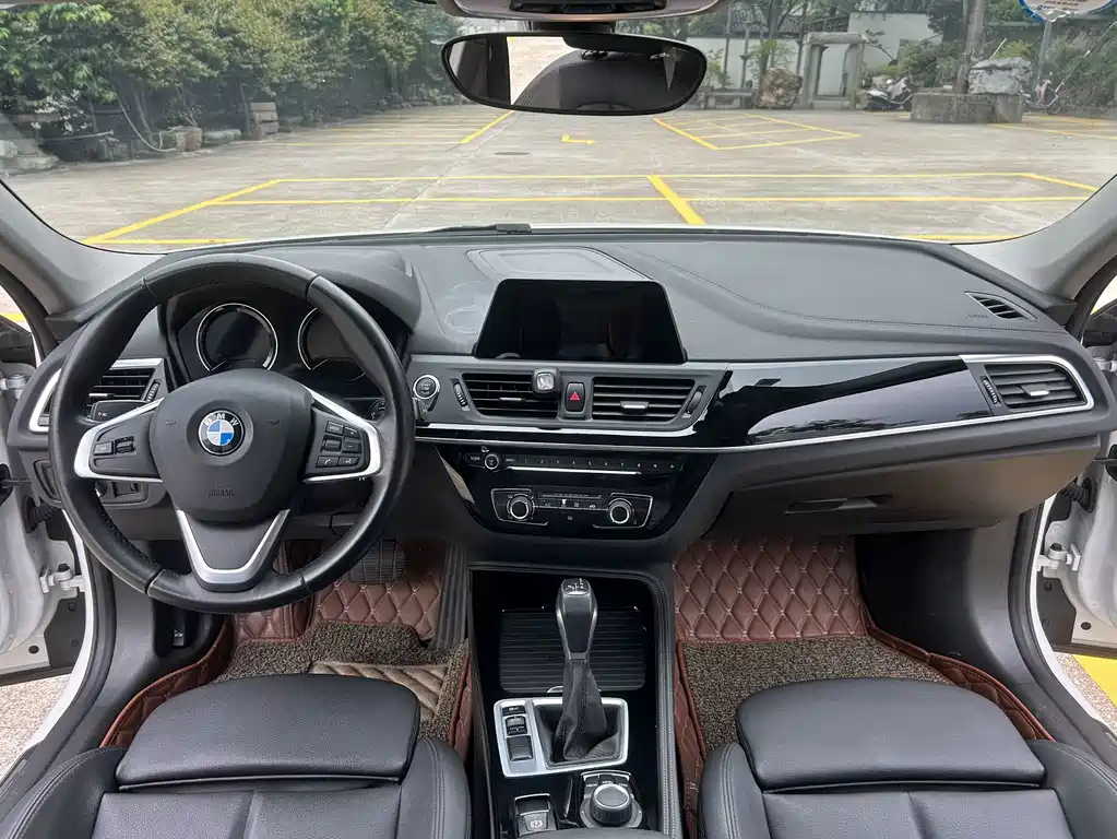 BMW 1 Series 2018 — фото 6