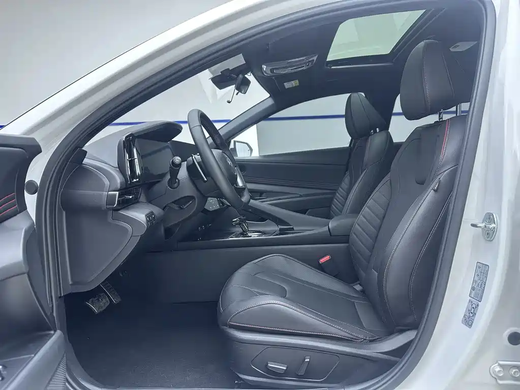 Hyundai Elantra 2023 — фото 7