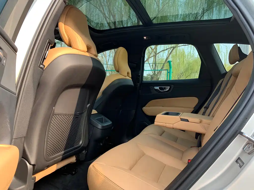 Volvo XC60 2018 — фото 13