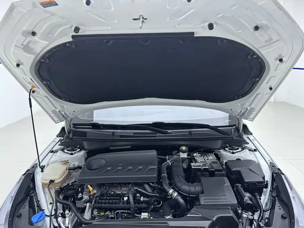 Hyundai Elantra 2023 — фото 24