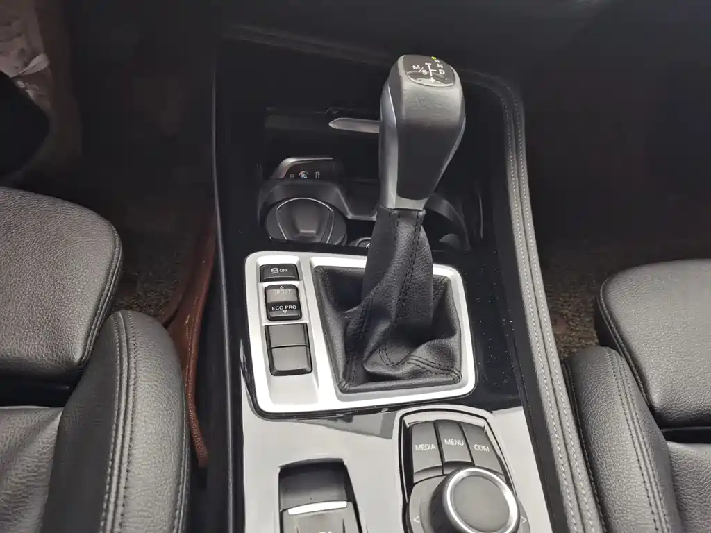 BMW 1 Series 2018 — фото 16